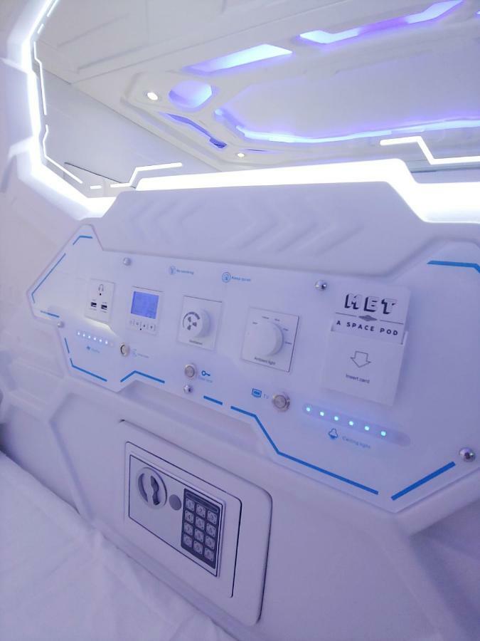 Met A Space Pod @ Asoke Bangkok Exterior foto
